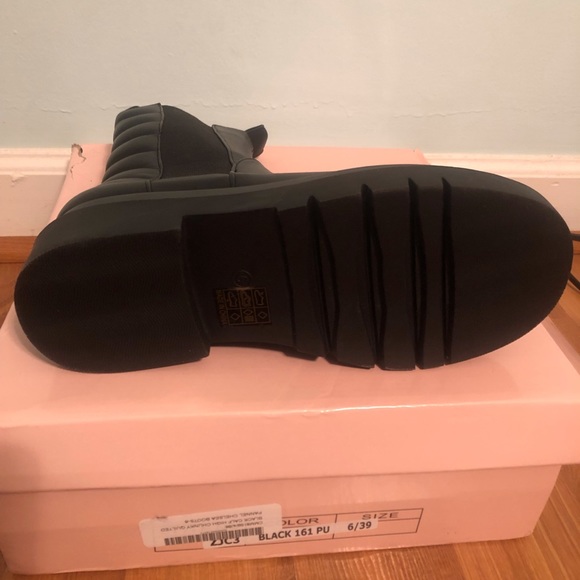 Chelsea Boots - Picture 3 of 5